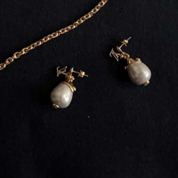 Authentic Louis Vuitton Earrings - Picture 2 of 3